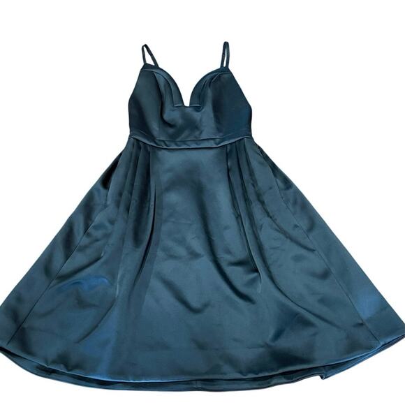 NWT Marciano Miriam Satin Scuba Dress Fit & Flare A-Line Black Size Medium $198 - Picture 3 of 12